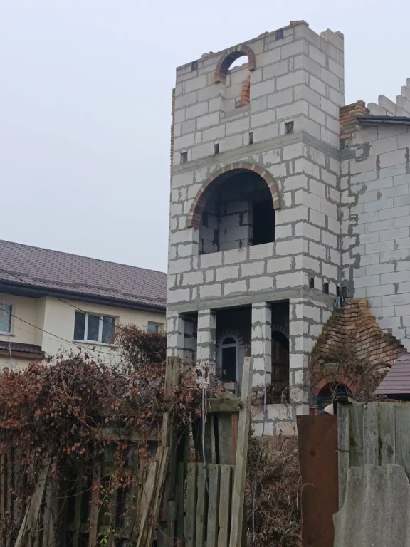 Продаж недобудованого півбудинку в Боярці.