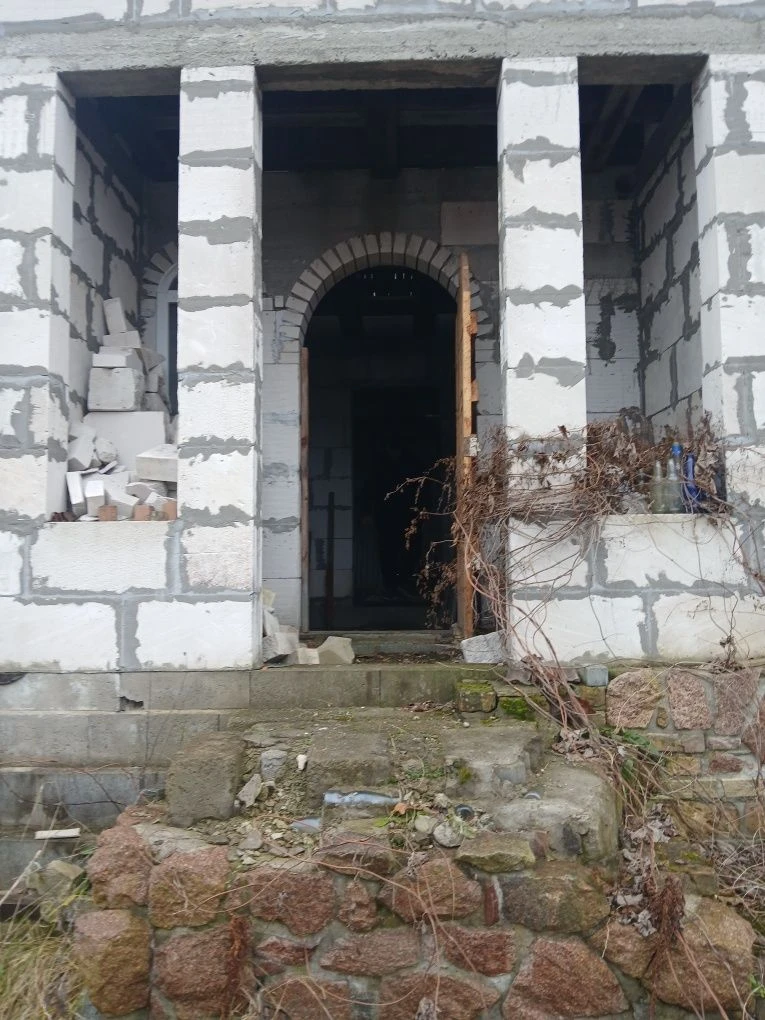 Продаж недобудованого півбудинку в Боярці.
