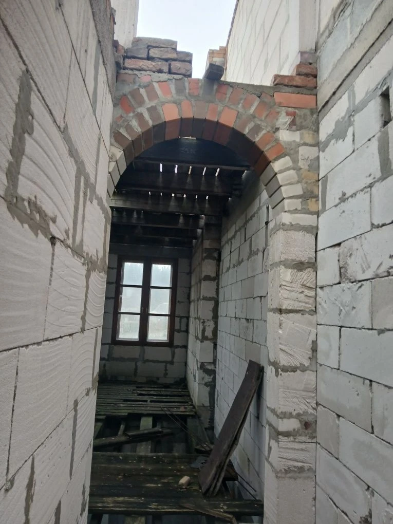 Продаж недобудованого півбудинку в Боярці.