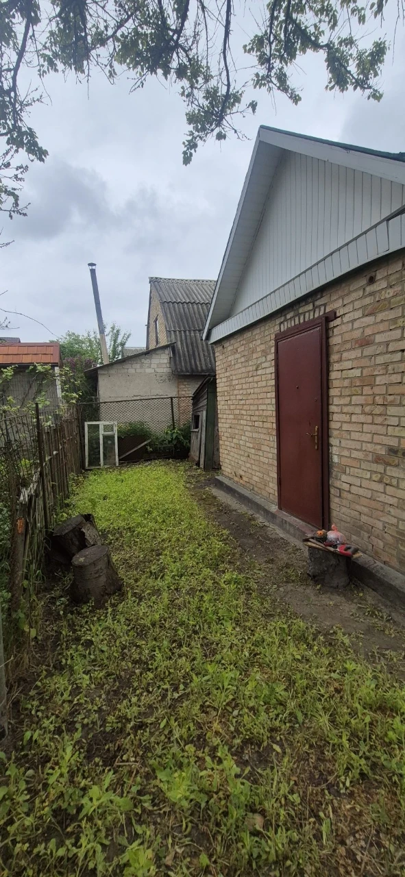 Продаж 1/2 будинку з окремою земельною ділянкою в  новій Боя