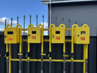Від забудовника 100м2 , свердловина + електрика + газ +під П