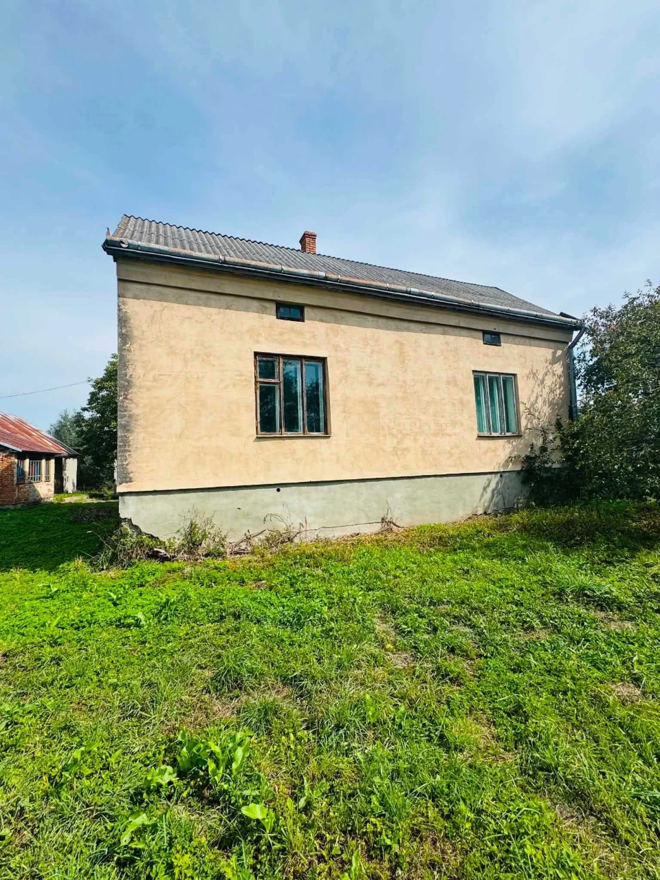 Продається просторий будинок під ремонт площею 142,5 м² у м.