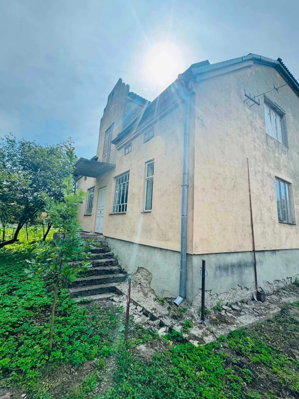 Продається просторий будинок під ремонт площею 142,5 м² у м.