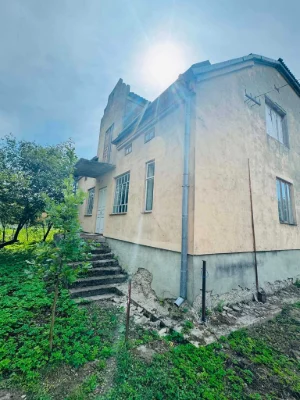 Продається просторий будинок під ремонт площею 142,5 м² у м.