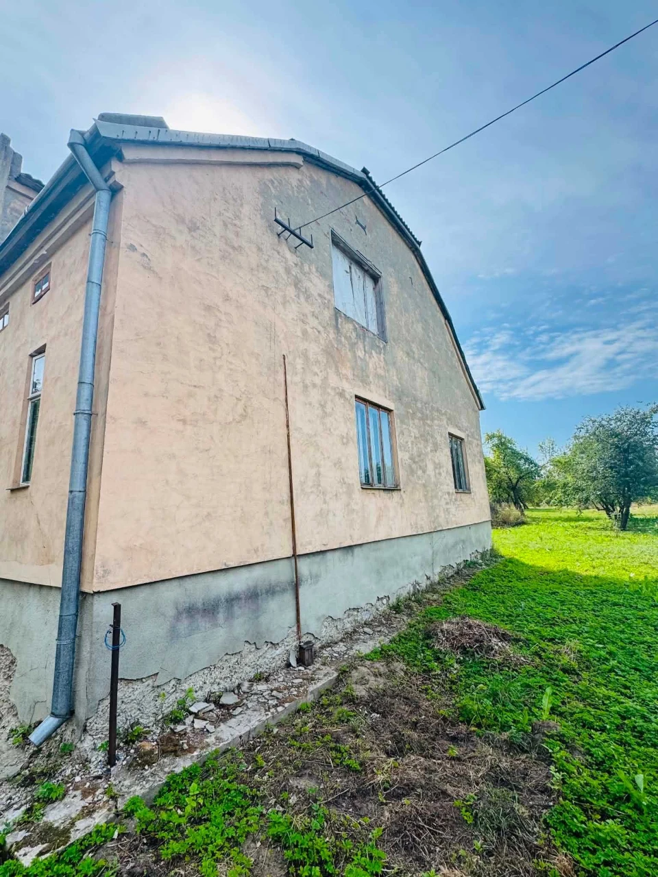 Продається просторий будинок під ремонт площею 142,5 м² у м.