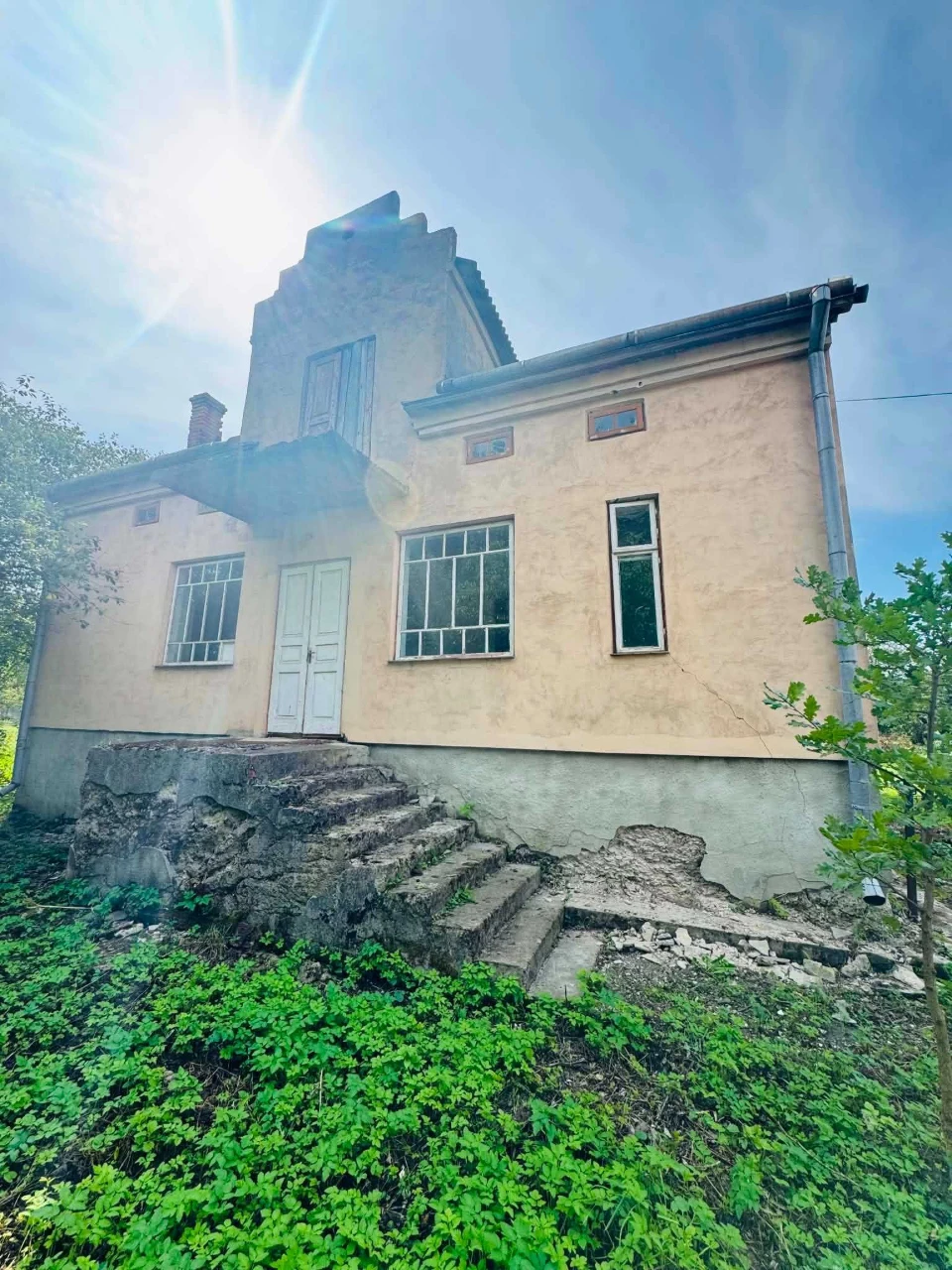 Продається просторий будинок під ремонт площею 142,5 м² у м.