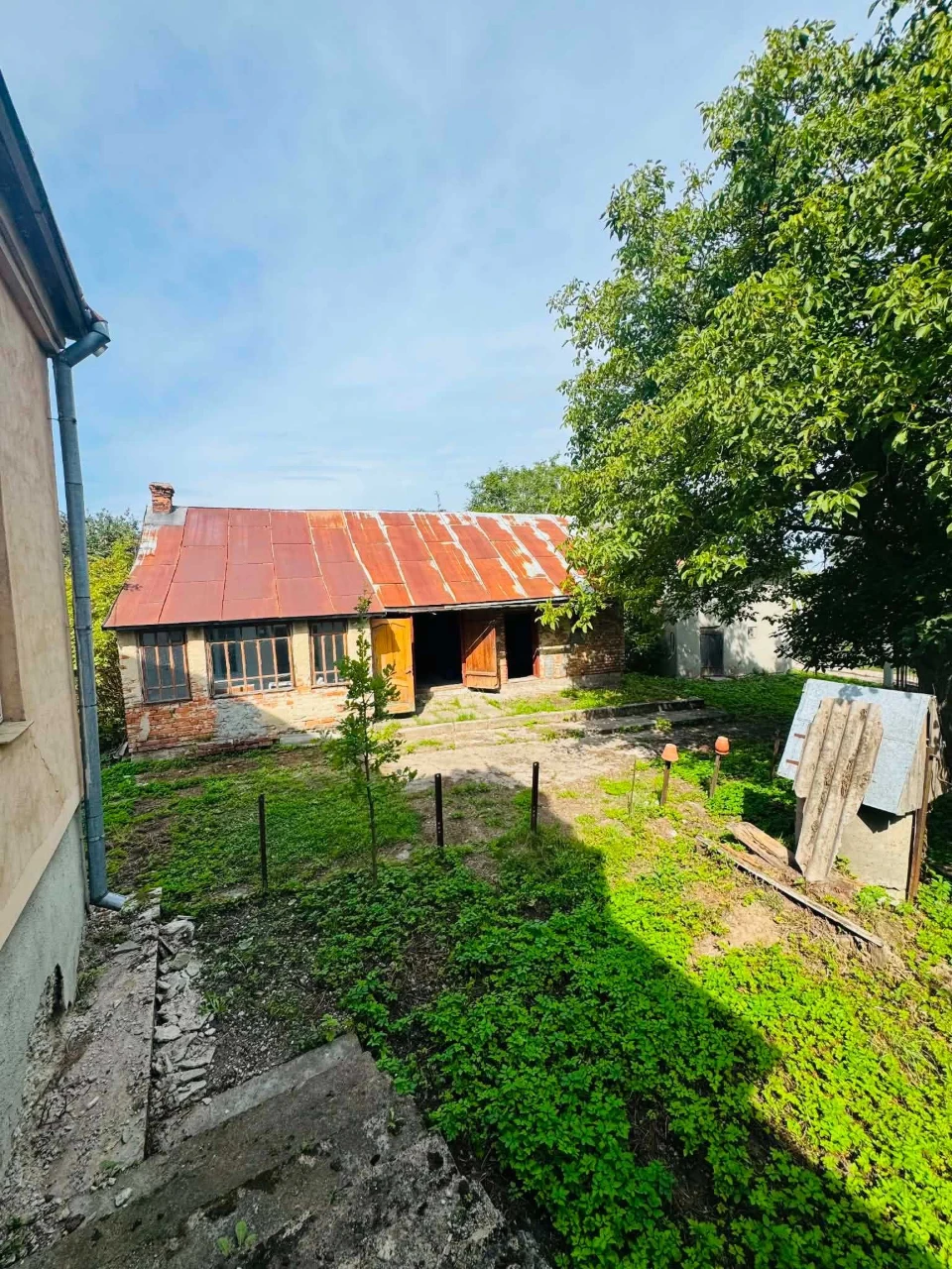 Продається просторий будинок під ремонт площею 142,5 м² у м.