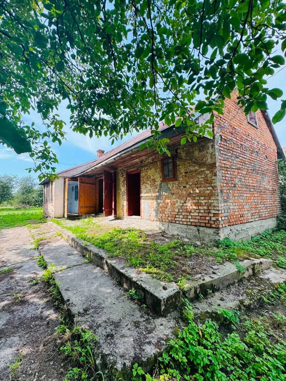 Продається просторий будинок під ремонт площею 142,5 м² у м.