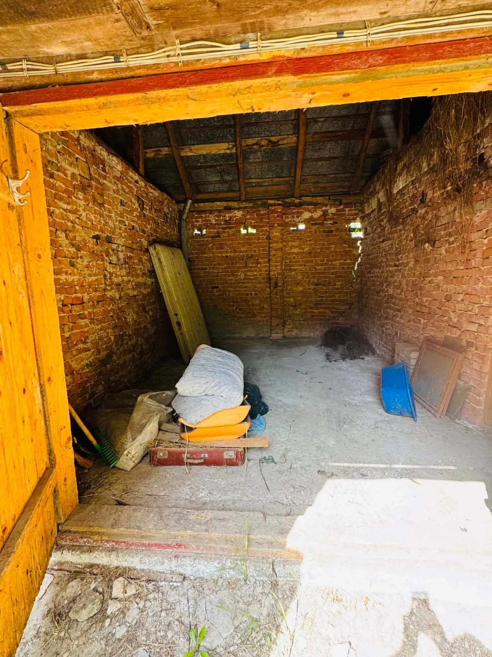 Продається просторий будинок під ремонт площею 142,5 м² у м.