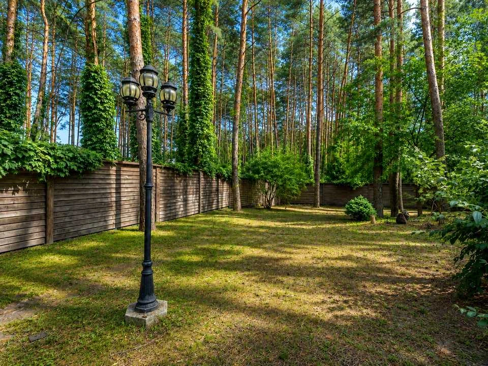 Будинок. Українка, Вишнева вул.