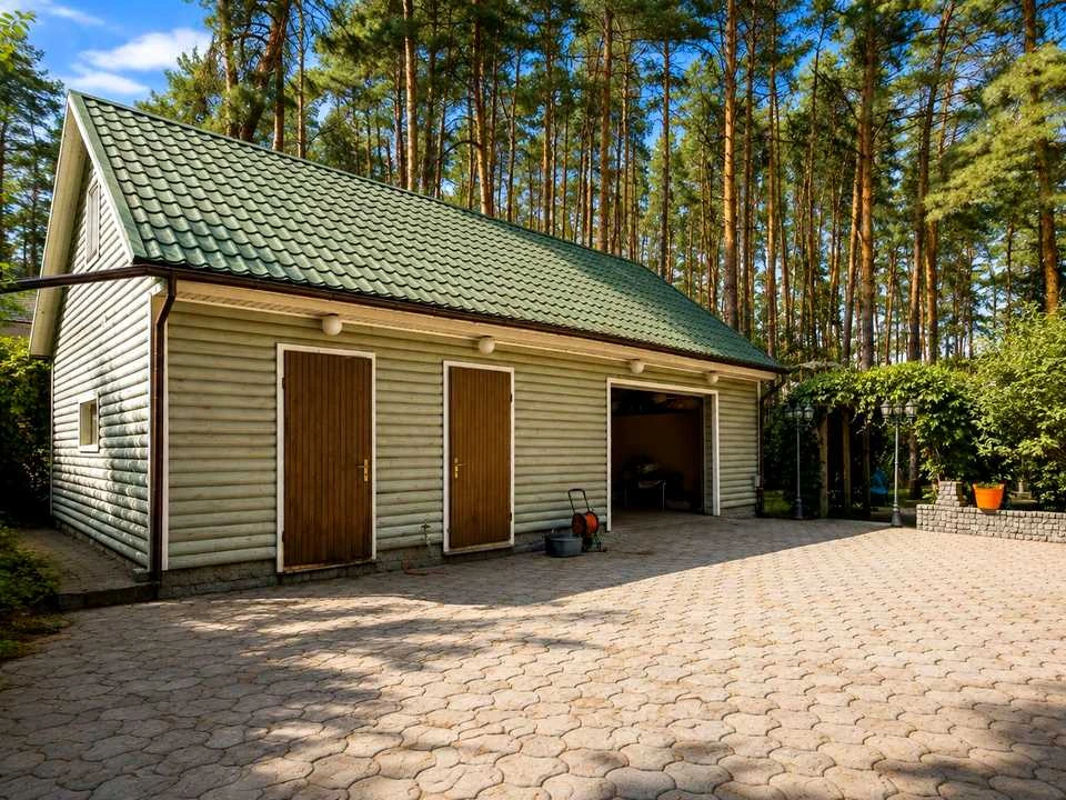 Будинок. Українка, Вишнева вул.