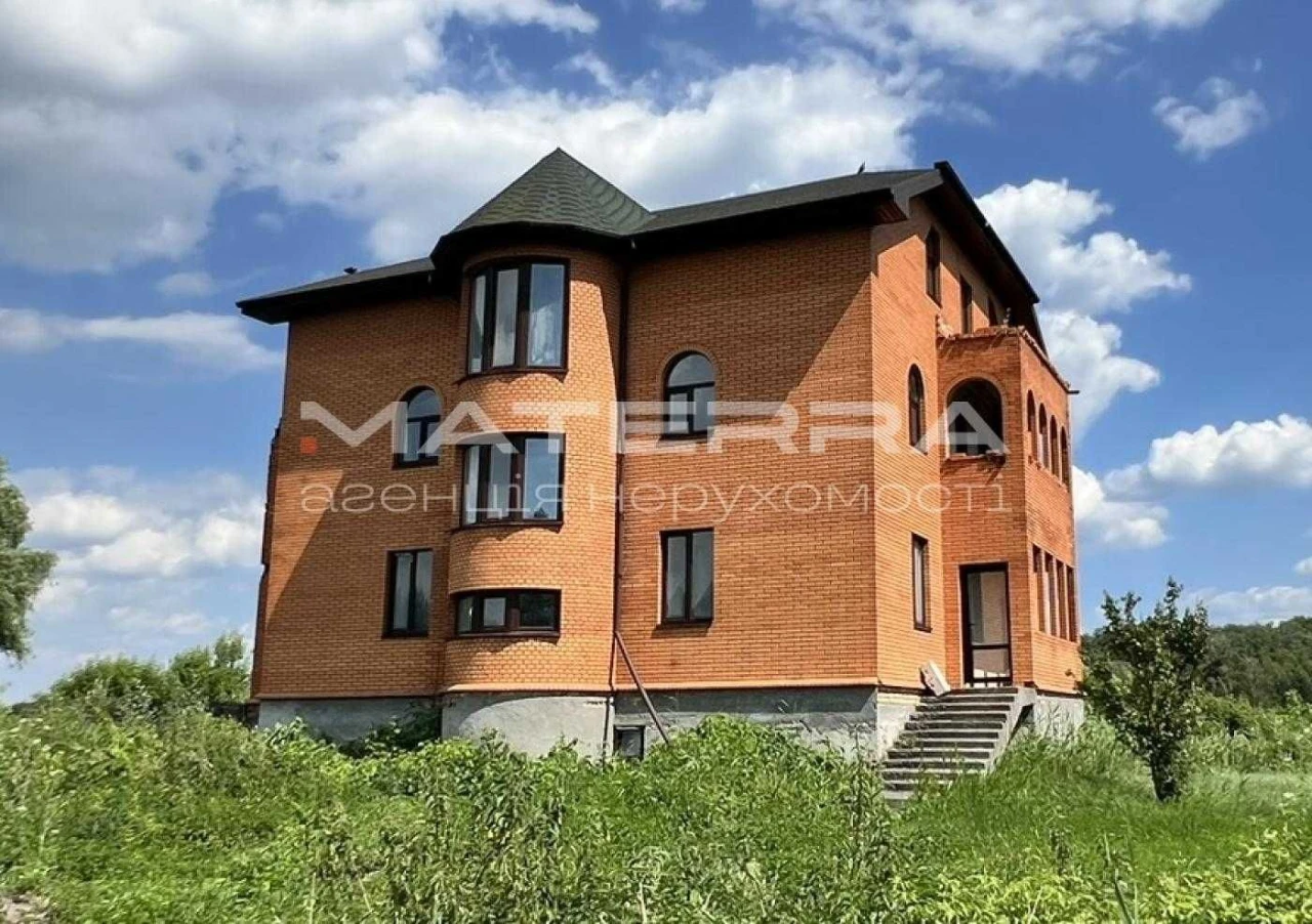 Продаж будинку 610 м2 з виходом на річку Дніпро ділянка 25 с