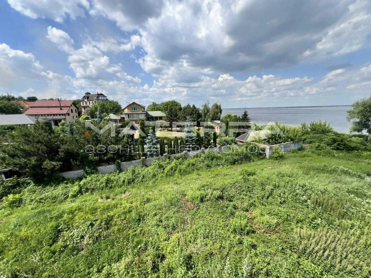 Продаж будинку 610 м2 з виходом на річку Дніпро ділянка 25 с