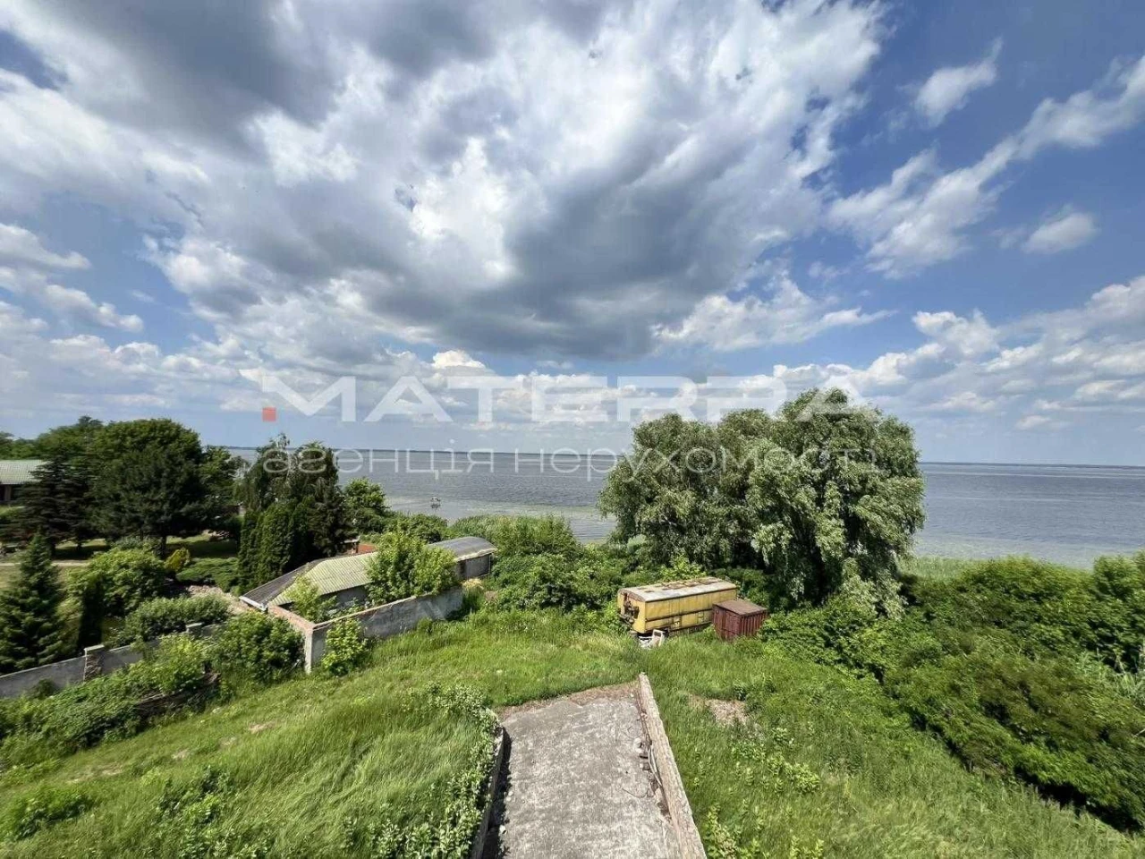 Продаж будинку 610 м2 з виходом на річку Дніпро ділянка 25 с