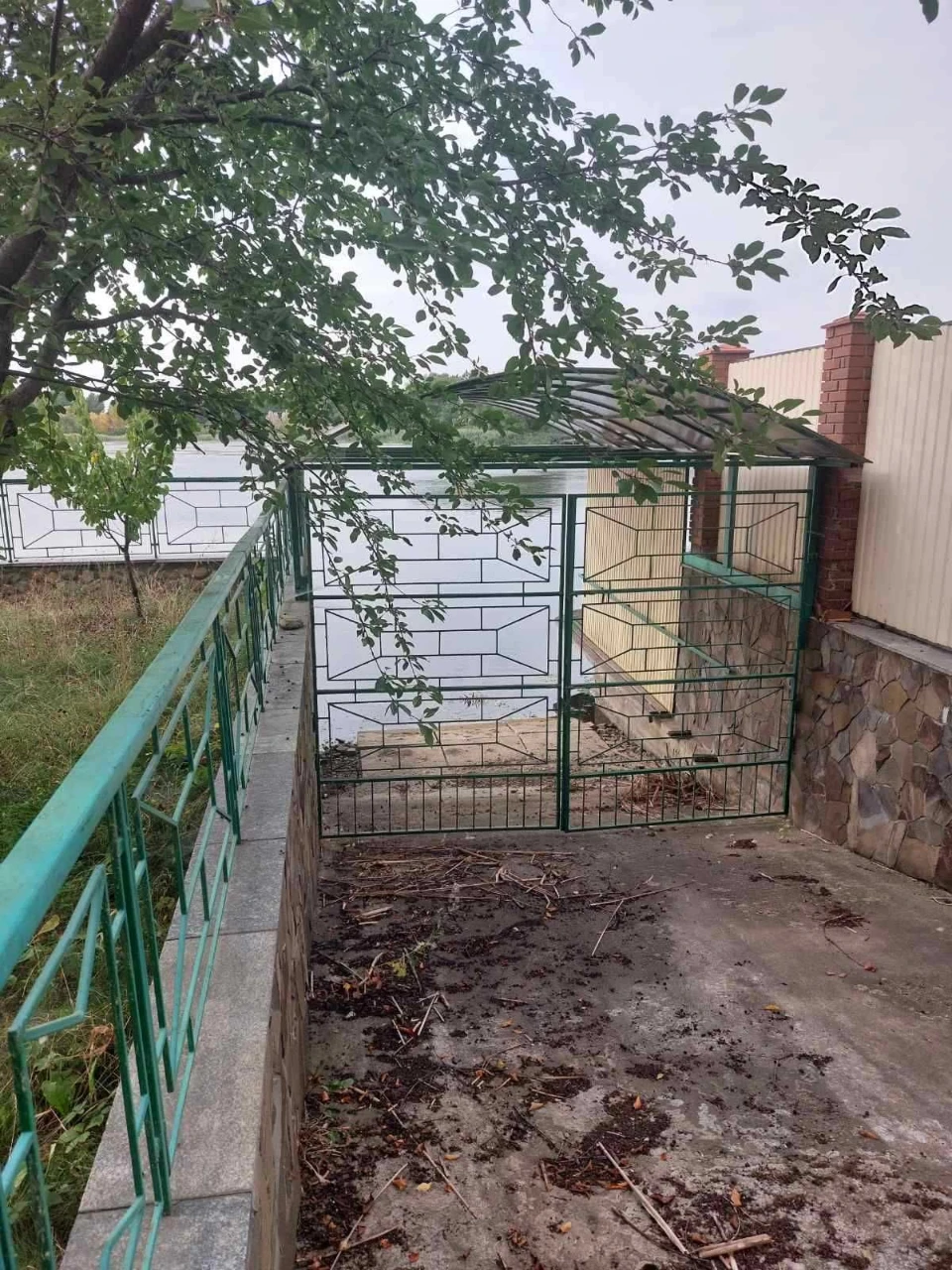 Будинок з власним причалом і виходом у Дніпро, з НОВИМ РЕМОН