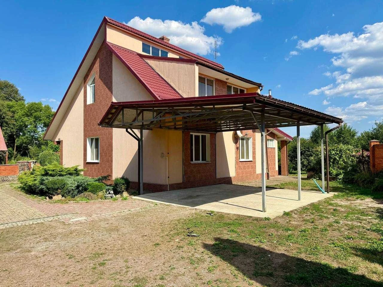 Продаж просторого 2-поверхового будинку біля м.Трускавець (м