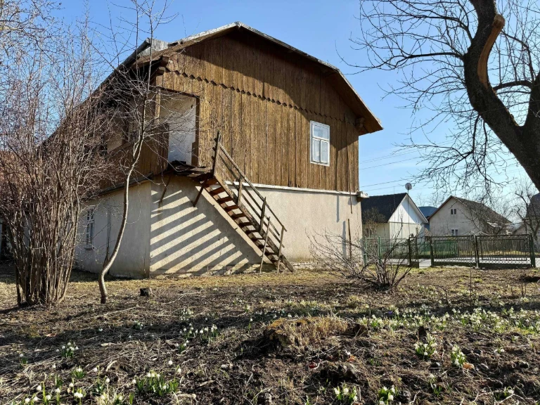 Обмін - продаж будинку у Стебнику