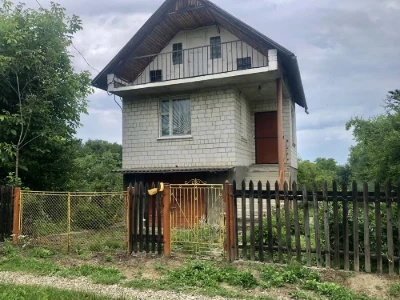 Продається дачний будинок з землею
