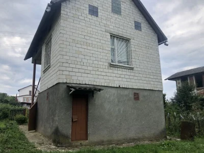 Продається дачний будинок з землею