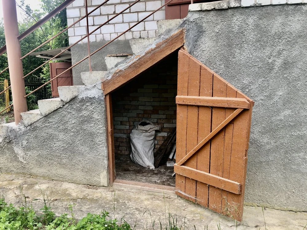 Продається дачний будинок з землею