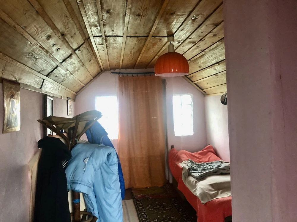 Продається дачний будинок з землею