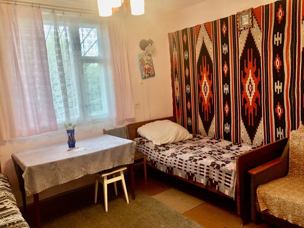 Продається дачний будинок з землею