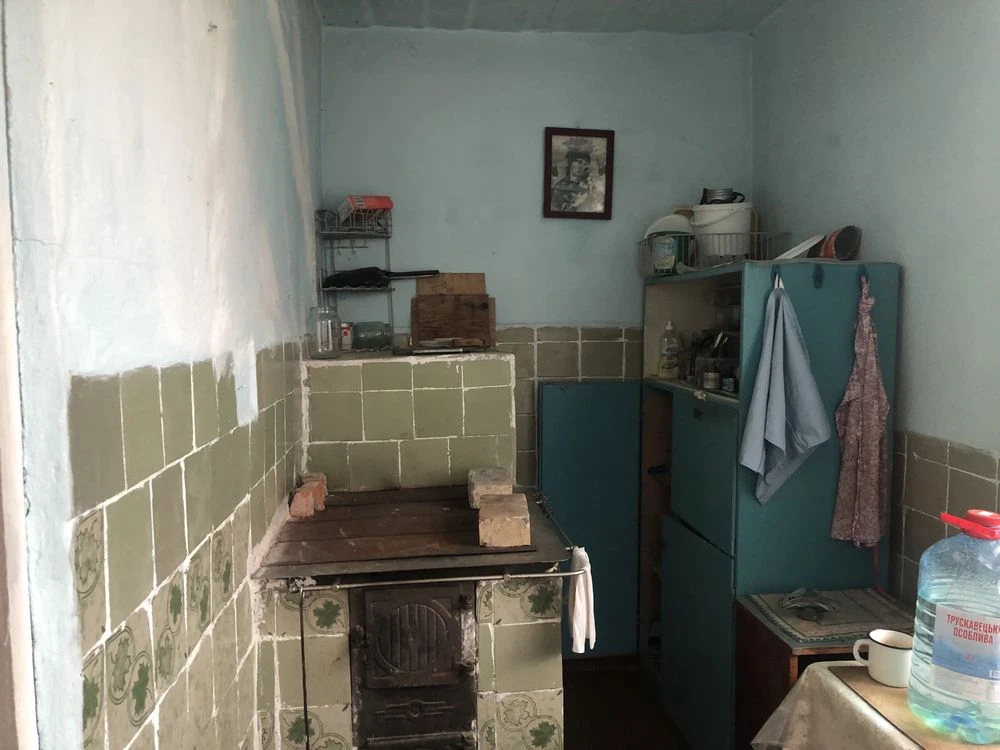 Продається дачний будинок з землею