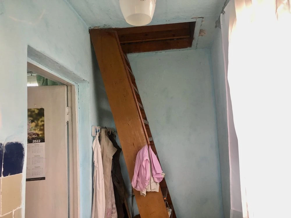 Продається дачний будинок з землею