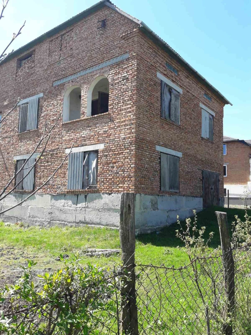 Продам недобудований будинок