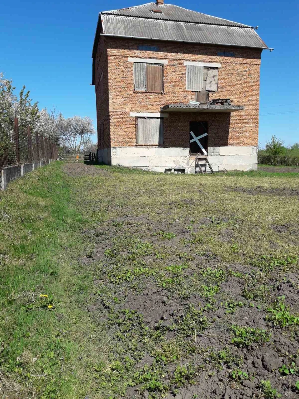 Продам недобудований будинок