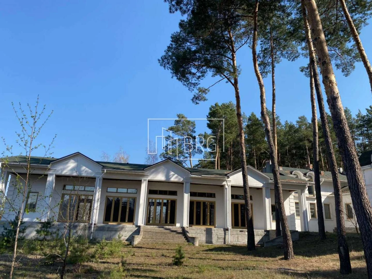 Дом на берегу Стугны 115 соток в соновом лесу Украинка без к