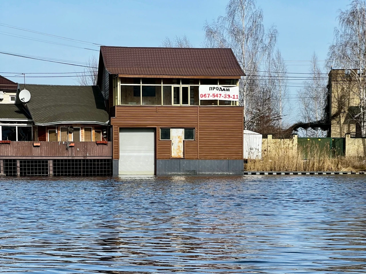 Будинок Українка, вихід на воду, човнова станція, Плюти, Коз