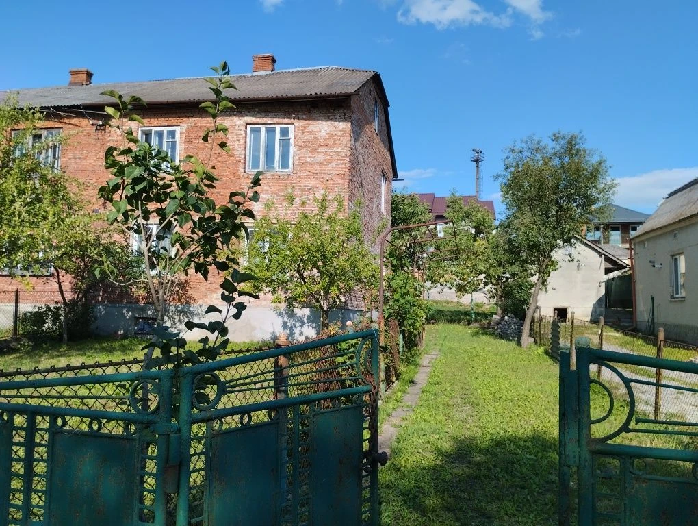 ТЕРМІНОВО.Продаж  житлового будинку з літньою кухнею