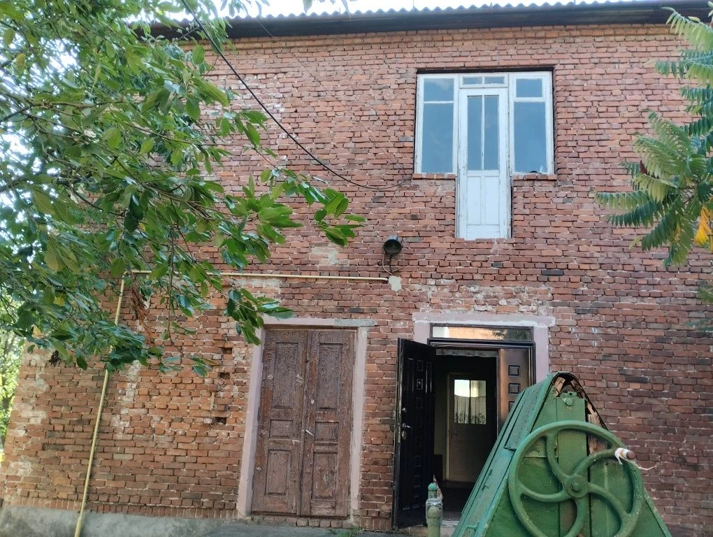 ТЕРМІНОВО.Продаж  житлового будинку з літньою кухнею