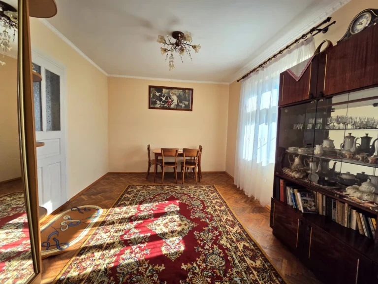 Продається цегляний будинок розташований неподалік м.Дрогоби