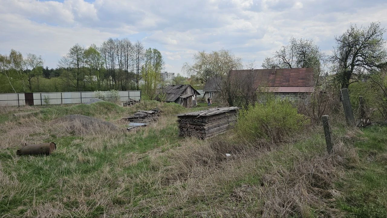 будинок з ділянкою 35 сотиків