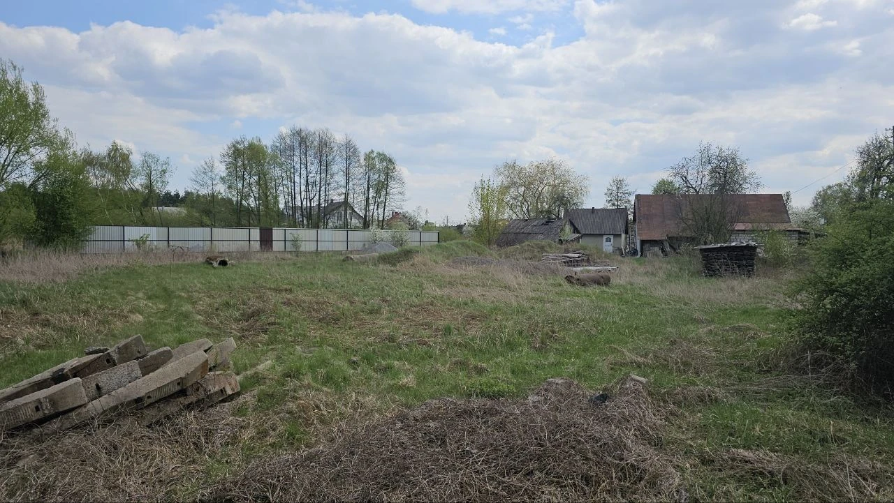 будинок з ділянкою 35 сотиків