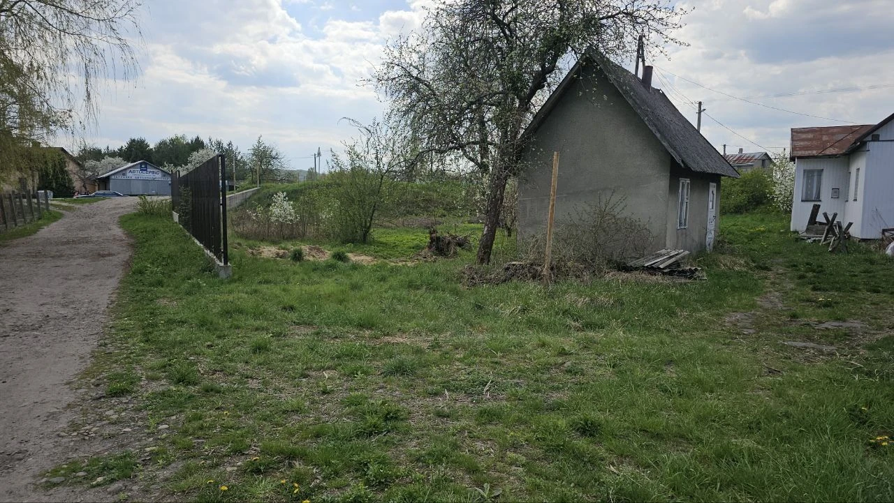 будинок з ділянкою 35 сотиків