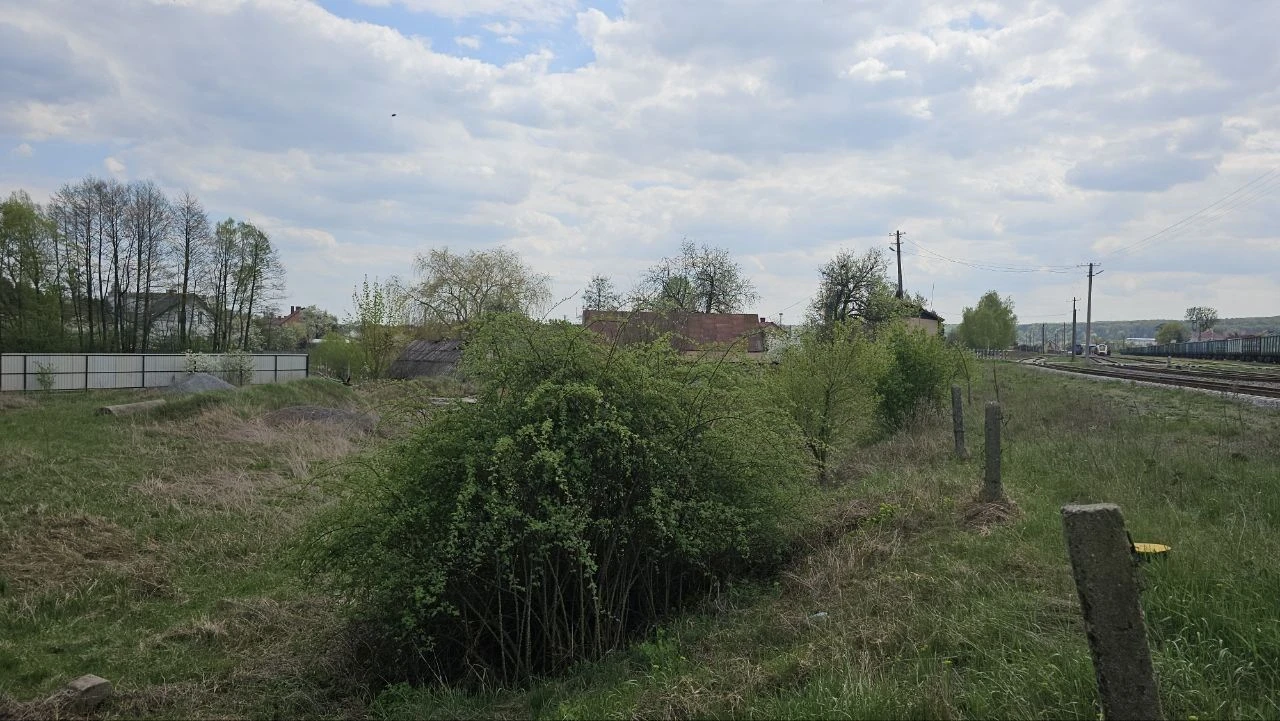 будинок з ділянкою 35 сотиків