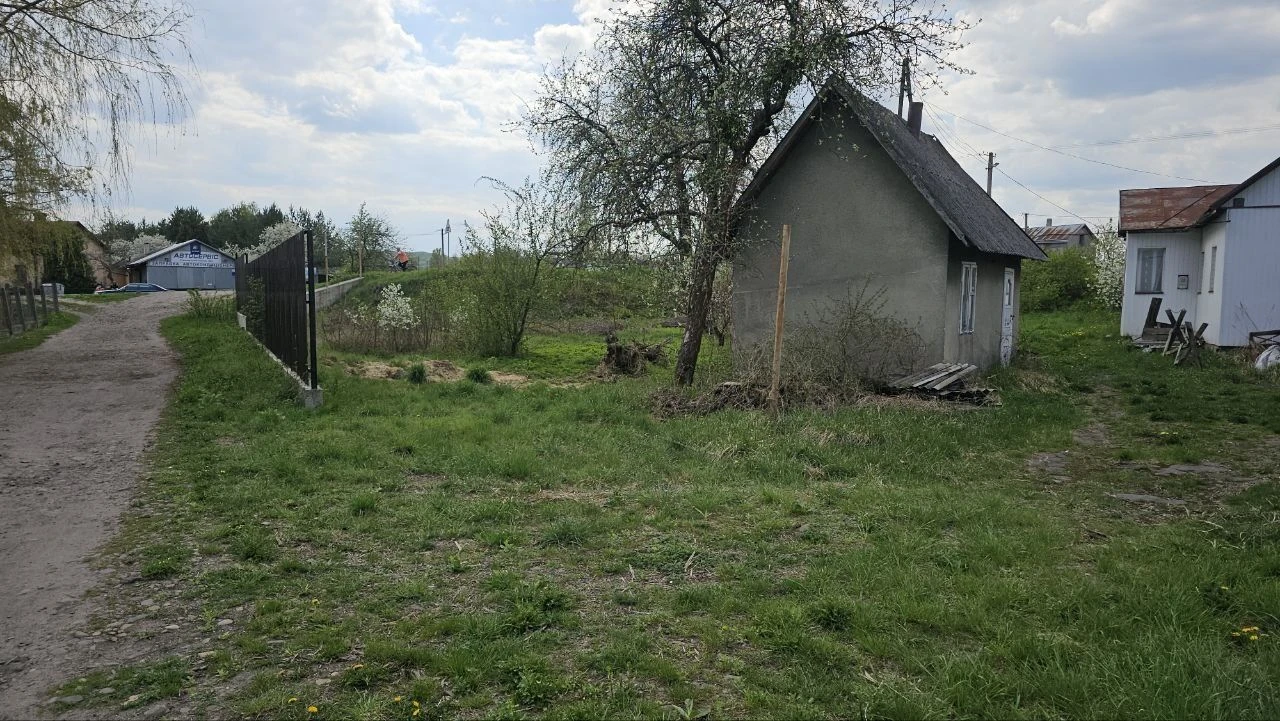 будинок з ділянкою 35 сотиків