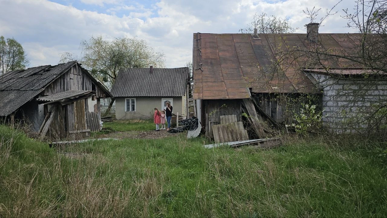 будинок з ділянкою 35 сотиків