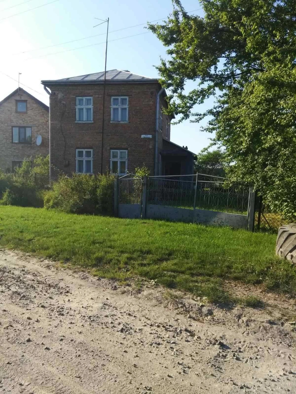 Продаж цегляного двоповерхового будинку в с. Глиняни