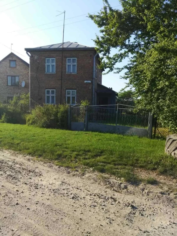 Продаж цегляного двоповерхового будинку в с. Глиняни