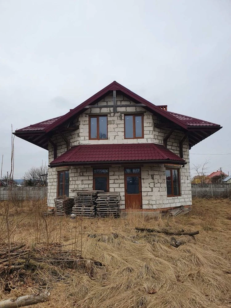 Продаж будинку з землею Рава-Руська