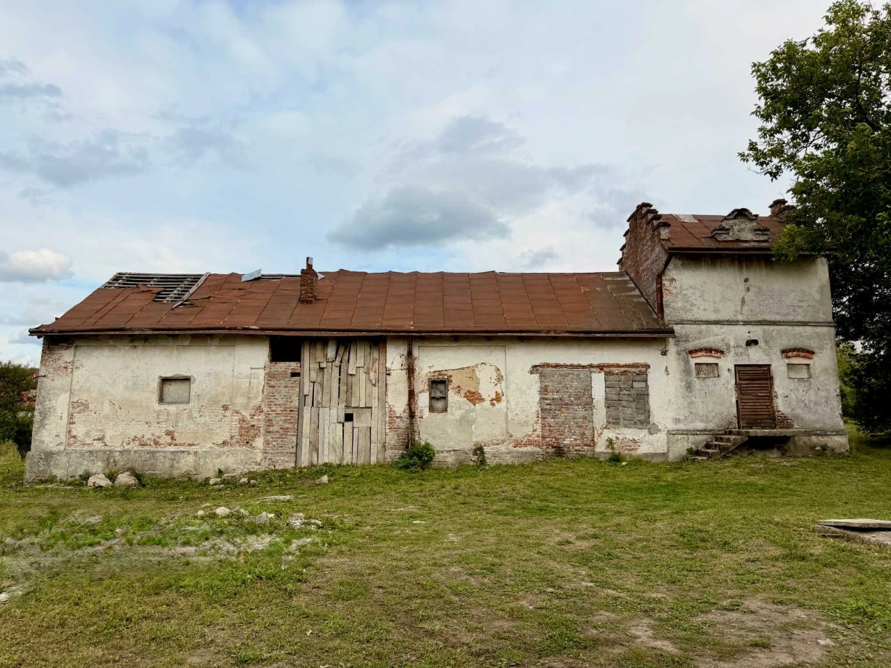 «Вілла Американка» — історична вілла з розписами за 30 хв ві