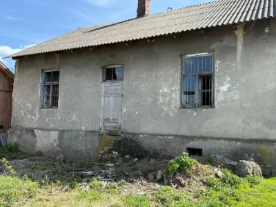 Будинок магазин м Хирів самбірський район.    х