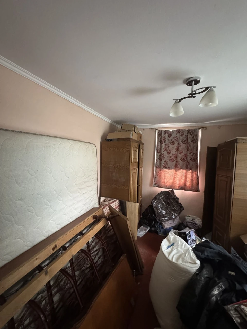 Продам будинок в м.Почаїв! 10 соток землі, гараж,сад та всі