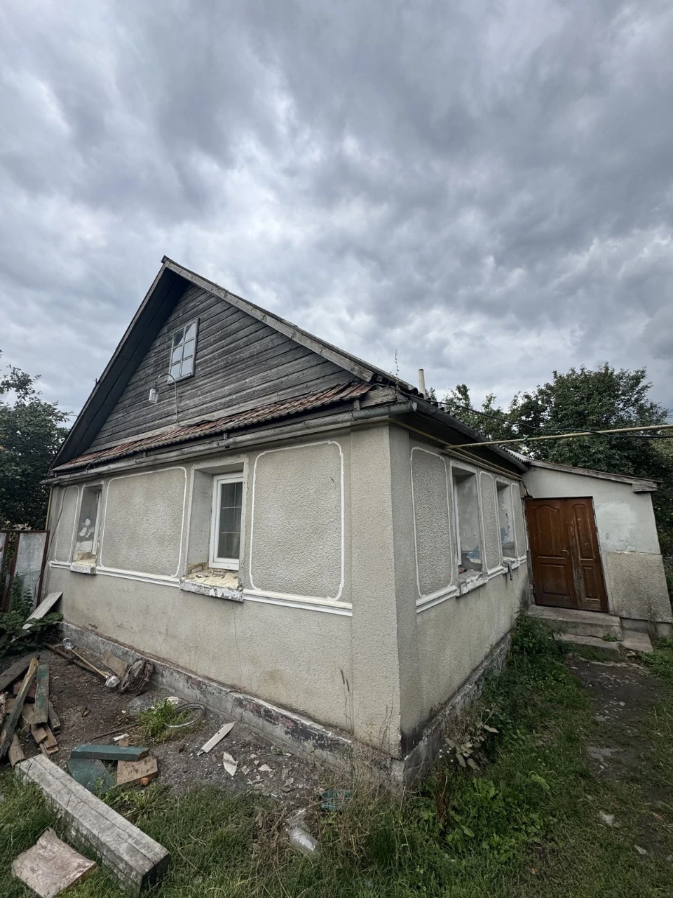 Продам будинок в м.Почаїв! 10 соток землі, гараж,сад та всі