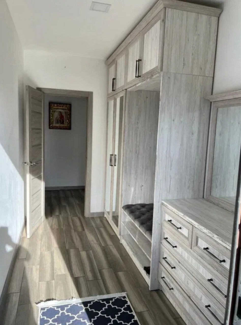Продаж сучасного будинку у Почаєві