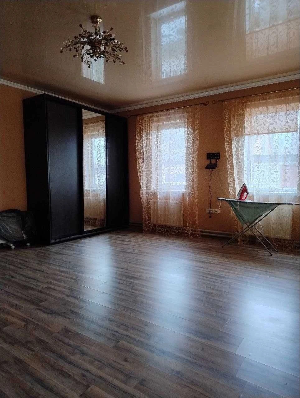 Продам кирпичный дом 108м2, земельный участок 25 соток г. Ме